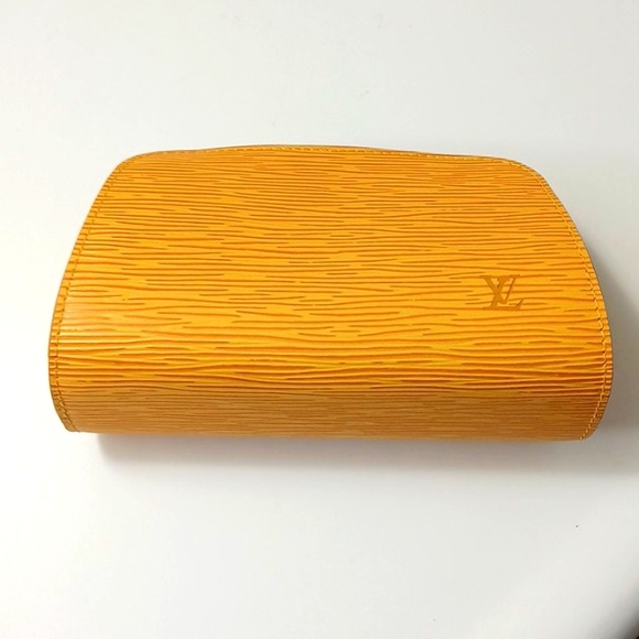 Louis Vutton Epi Dauphine Leather Cosmetic Pouch Bag ๐๐๐ฅ - Picture 1 of 9